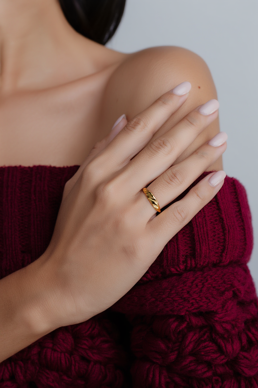 Thin Croissant Ring