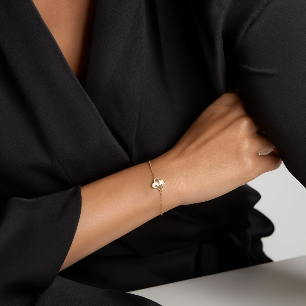 Dahlia Single Four Leaf Clover Bracelet