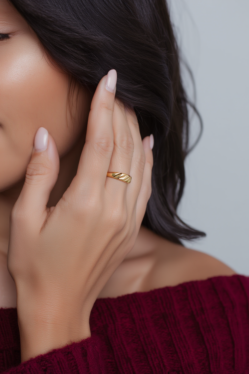 Thin Croissant Ring